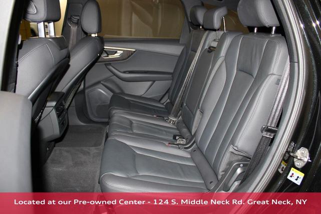 Photo of 2023 Mythos Black Metallic Audi Q7