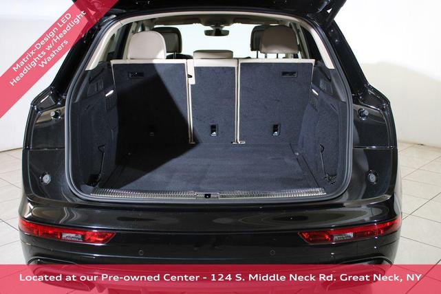 Photo of 2022 Mythos Black Metallic Audi Q5
