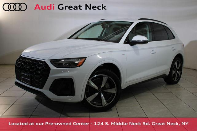 Photo of 2022 Glacier White Metallic Audi Q5