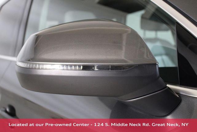Photo of 2022 Daytona Gray Pearl Effect Audi Q5