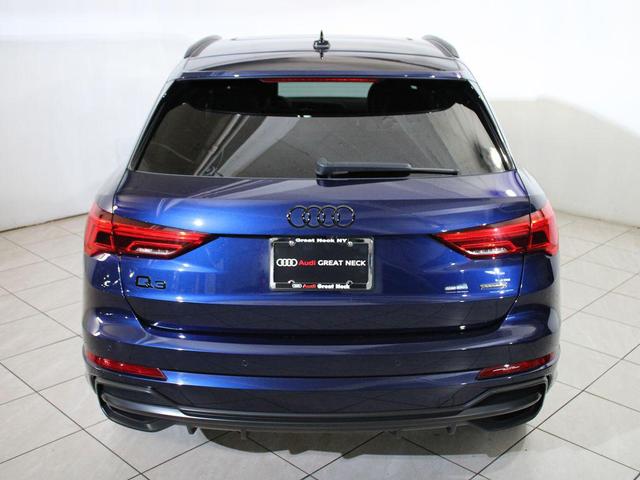 Photo of 2022 Navarra Blue Metallic Audi Q3