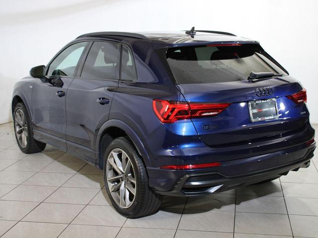 Photo of 2022 Navarra Blue Metallic Audi Q3