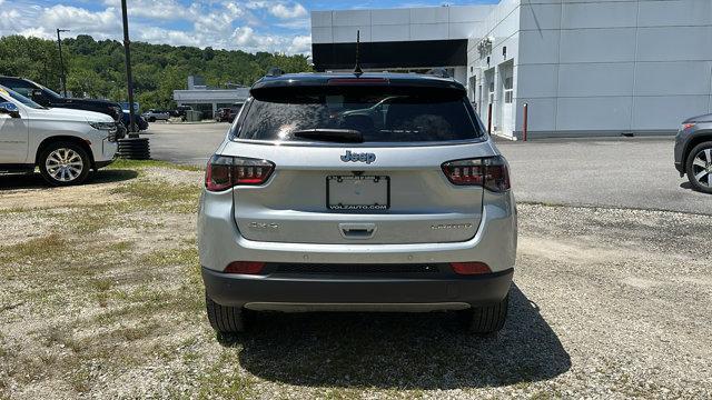 Photo of 2024 Gray Jeep Compass