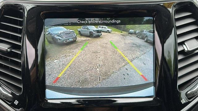 Photo of 2022 White Jeep Cherokee