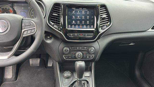 Photo of 2022 White Jeep Cherokee