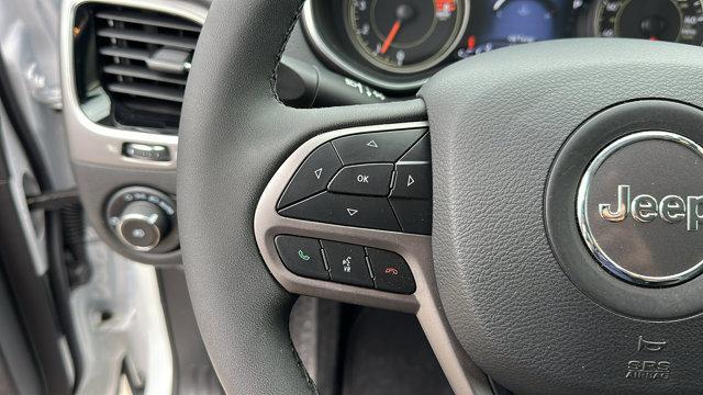 Photo of 2022 White Jeep Cherokee