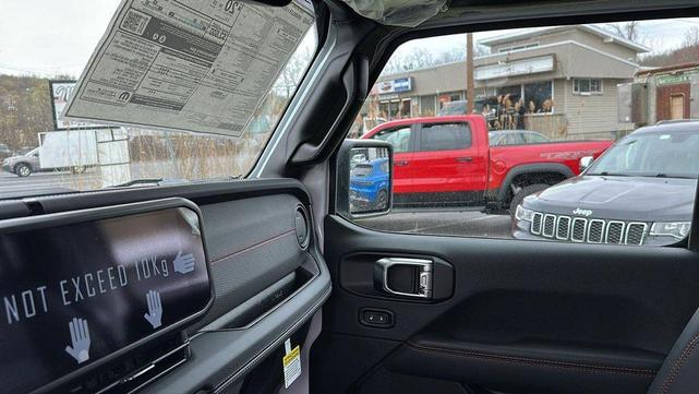 Photo of 2025 Bright White Clearcoat Jeep Wrangler