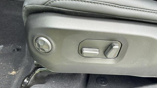Photo of 2025 Bright White Clearcoat Jeep Wrangler