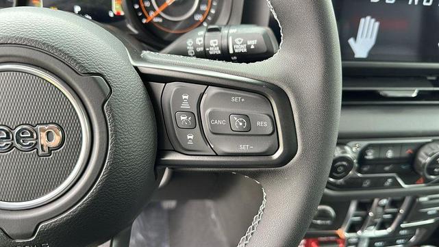 Photo of 2025 Bright White Clearcoat Jeep Wrangler