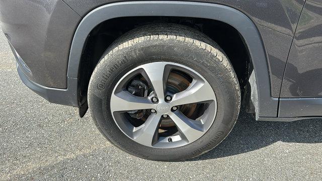 Photo of 2020 Gray Jeep Cherokee