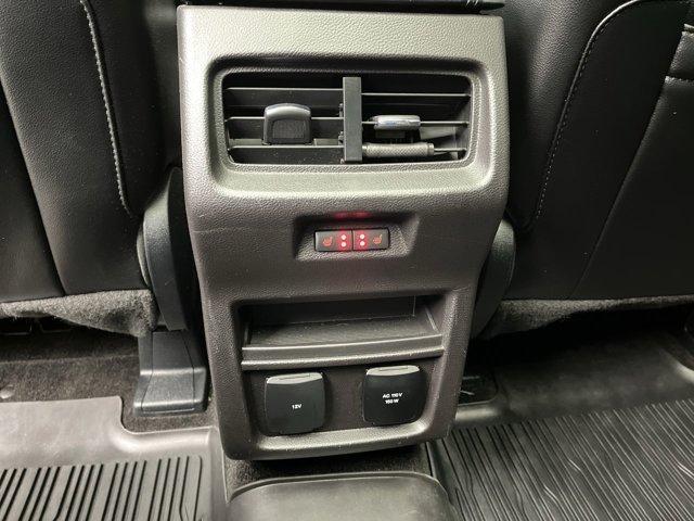 Photo of 2017 Magnetic Metallic Ford Edge