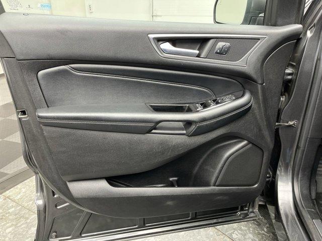 Photo of 2017 Magnetic Metallic Ford Edge