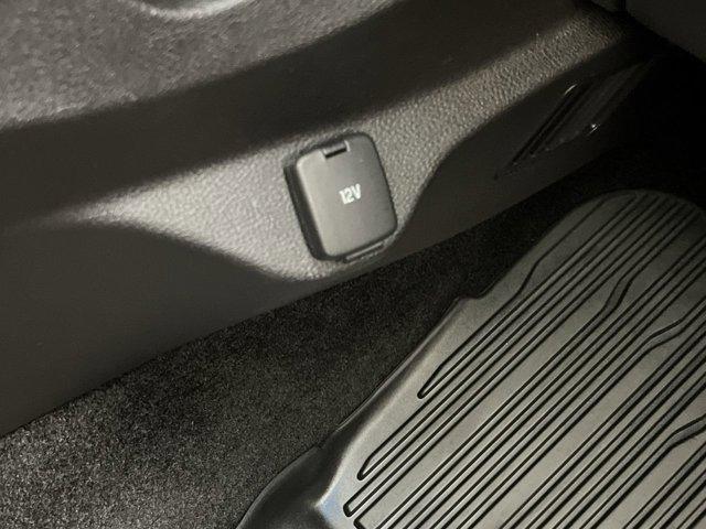 Photo of 2017 Magnetic Metallic Ford Edge