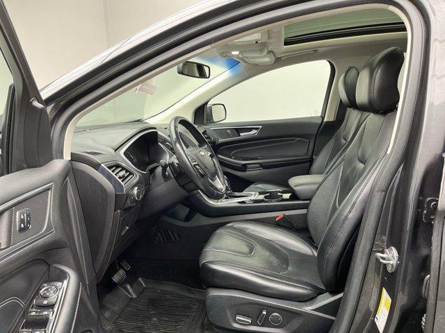 Photo of 2017 Magnetic Metallic Ford Edge