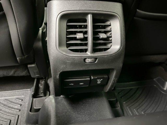 Photo of 2019 Pearl White Pearlcoat Jeep Cherokee
