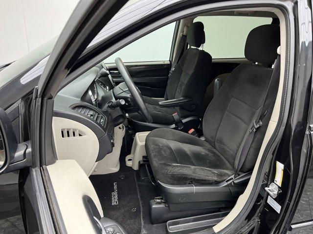 Photo of 2016 Brilliant Black Crystal Pearlcoat Dodge Grand Caravan