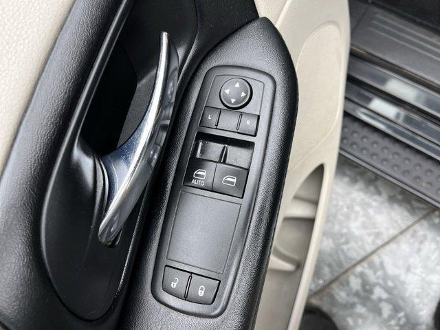 Photo of 2016 Brilliant Black Crystal Pearlcoat Dodge Grand Caravan