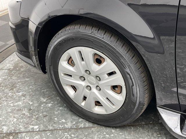 Photo of 2016 Brilliant Black Crystal Pearlcoat Dodge Grand Caravan