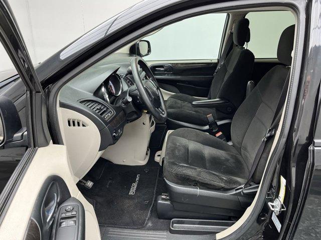 Photo of 2016 Brilliant Black Crystal Pearlcoat Dodge Grand Caravan