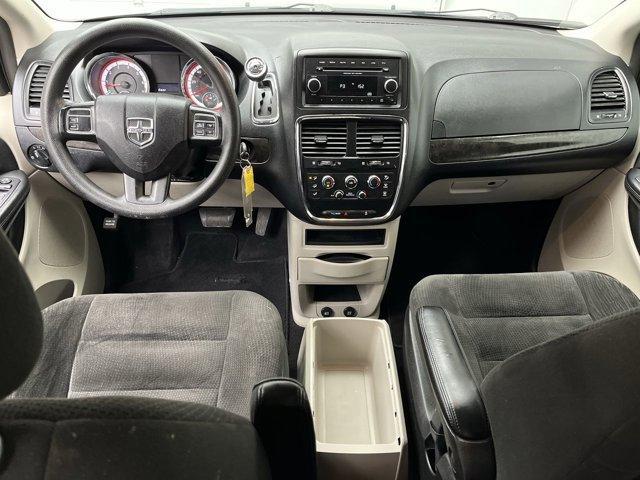 Photo of 2016 Brilliant Black Crystal Pearlcoat Dodge Grand Caravan