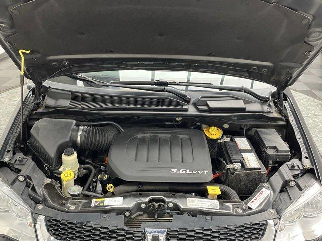 Photo of 2016 Brilliant Black Crystal Pearlcoat Dodge Grand Caravan