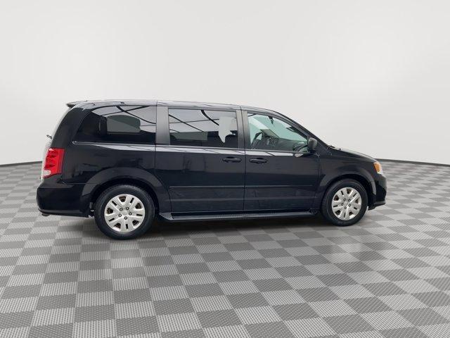 Photo of 2016 Brilliant Black Crystal Pearlcoat Dodge Grand Caravan