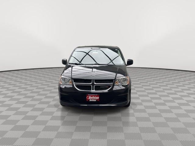 Photo of 2016 Brilliant Black Crystal Pearlcoat Dodge Grand Caravan