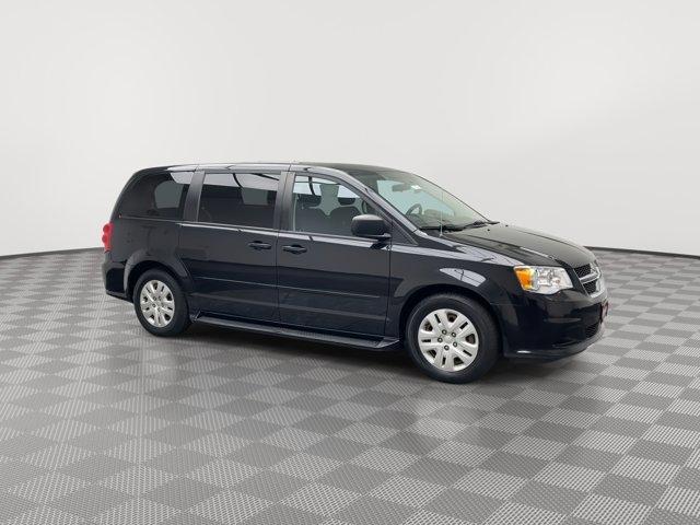 Photo of 2016 Brilliant Black Crystal Pearlcoat Dodge Grand Caravan