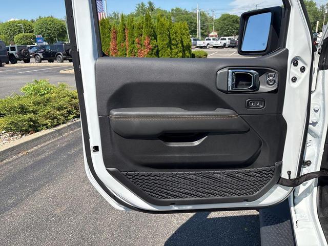 Photo of 2025 Bright White Clearcoat Jeep Wrangler
