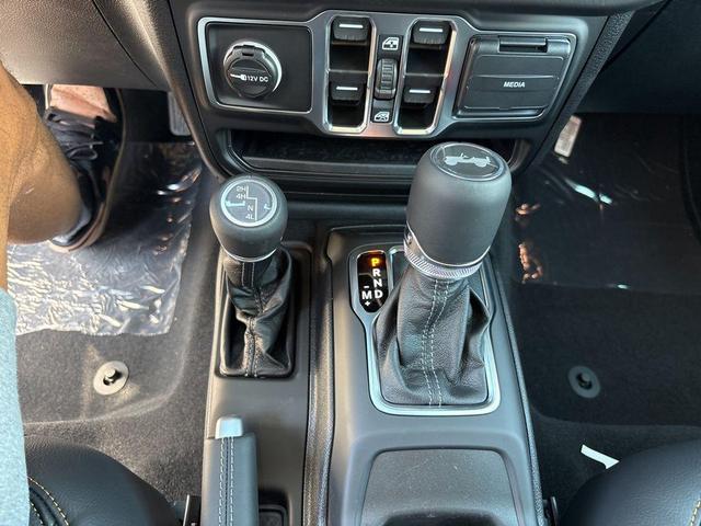 Photo of 2025 Bright White Clearcoat Jeep Wrangler