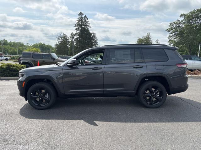 Photo of 2025 Baltic Gray Metallic Clearcoat Jeep Grand Cherokee L