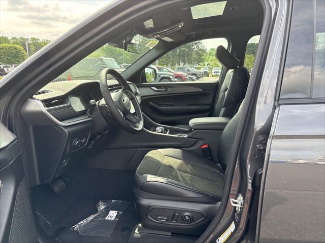 Photo of 2025 Baltic Gray Metallic Clearcoat Jeep Grand Cherokee L