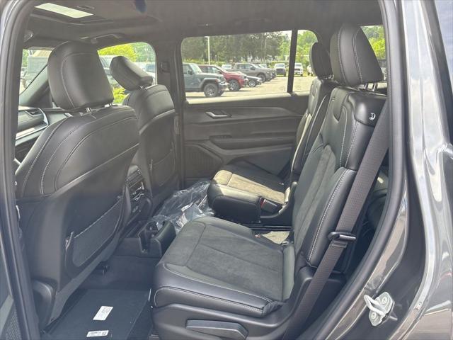 Photo of 2025 Baltic Gray Metallic Clearcoat Jeep Grand Cherokee L