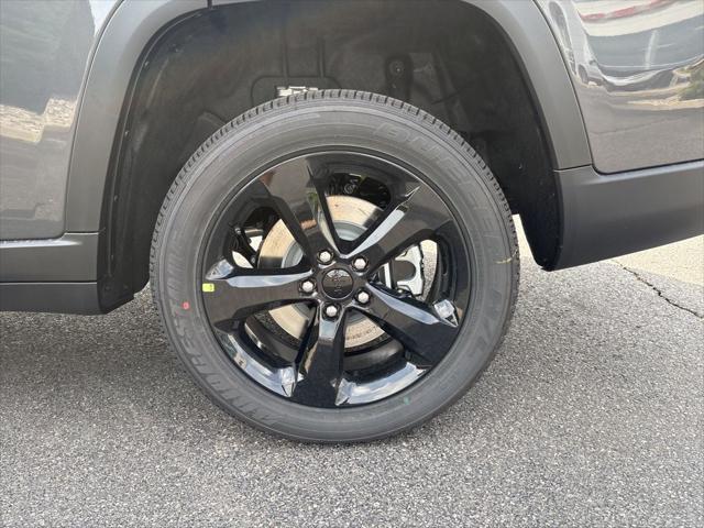 Photo of 2025 Baltic Gray Metallic Clearcoat Jeep Grand Cherokee L