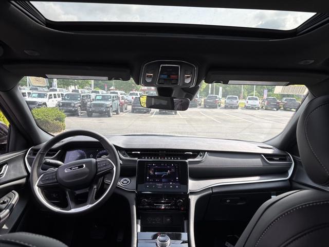 Photo of 2025 Baltic Gray Metallic Clearcoat Jeep Grand Cherokee L