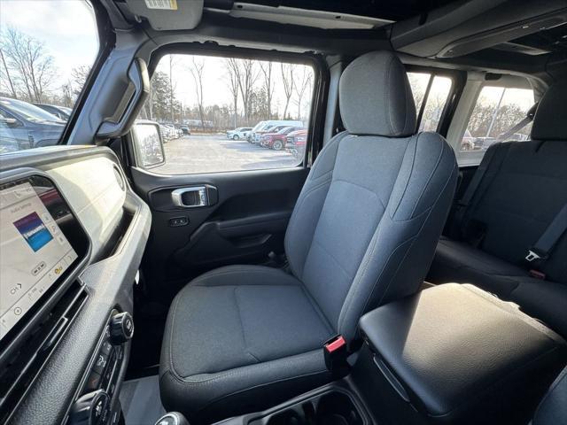 Photo of 2025 Black Clearcoat Jeep Wrangler