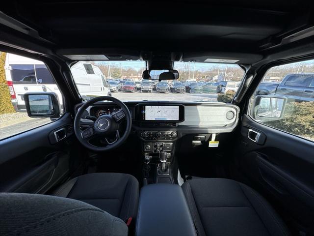Photo of 2025 Black Clearcoat Jeep Wrangler