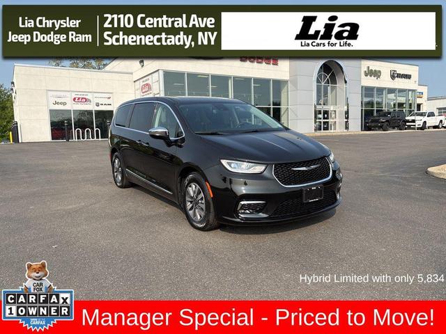 Photo of 2023 Brilliant Black Crystal Pearlcoat Chrysler Pacifica Hybrid