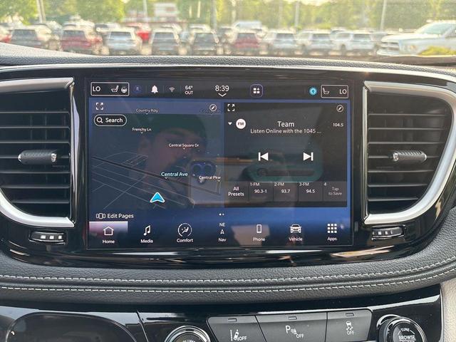 Photo of 2023 Brilliant Black Crystal Pearlcoat Chrysler Pacifica Hybrid