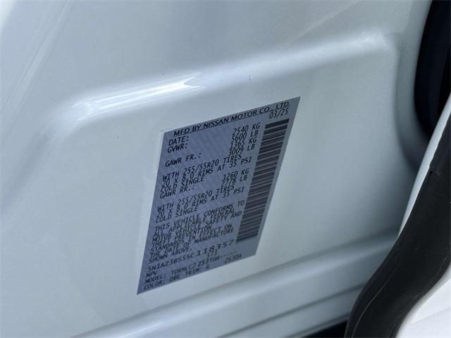 Photo of 2025 White Pearl Nissan Murano