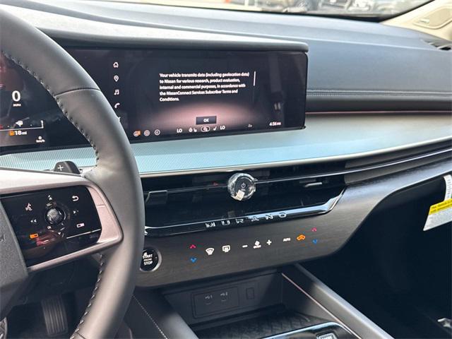 Photo of 2025 Champagne Silver Metallic Nissan Murano