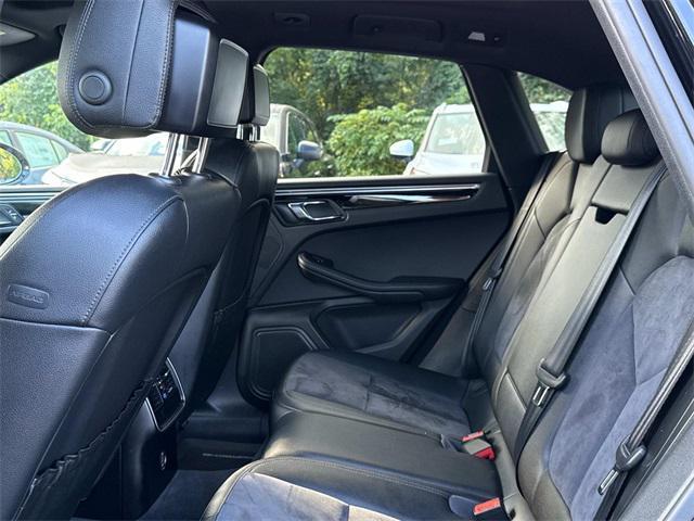 Photo of 2017 Black Porsche Macan
