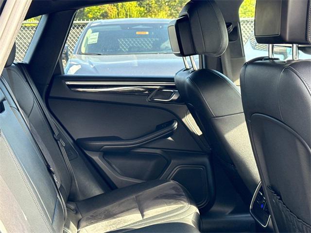 Photo of 2017 Black Porsche Macan