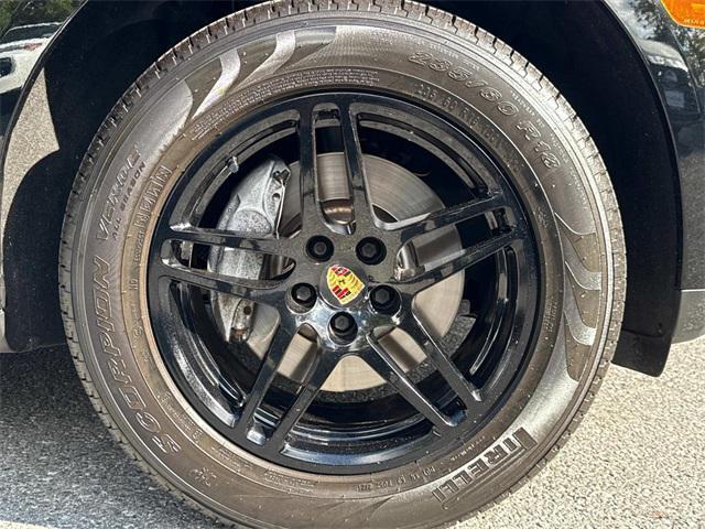 Photo of 2017 Black Porsche Macan
