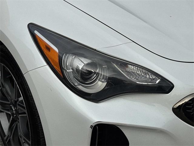 Photo of 2020 Snow White Pearl Kia Stinger
