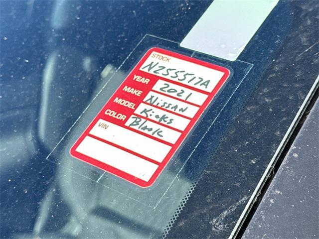 Photo of 2021 Super Black Nissan Kicks