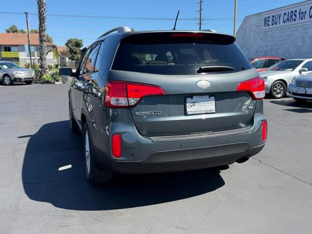 Photo of 2015 Sage Green Kia Sorento