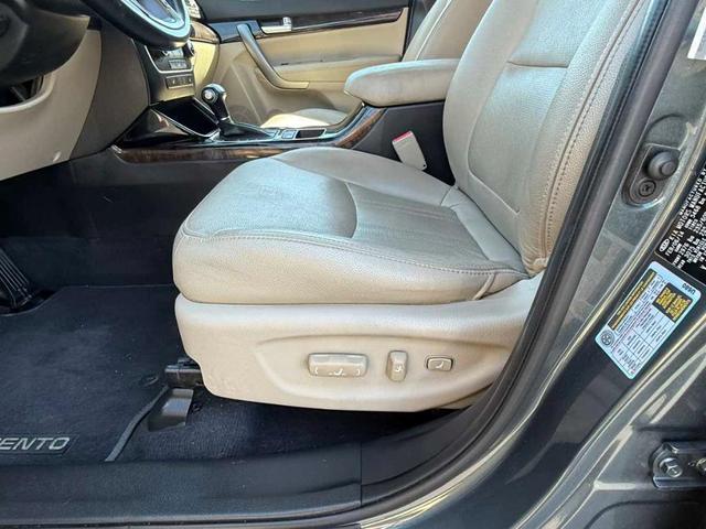Photo of 2015 Sage Green Kia Sorento