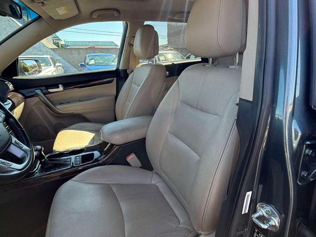 Photo of 2015 Sage Green Kia Sorento
