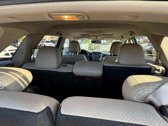 Photo of 2015 Sage Green Kia Sorento